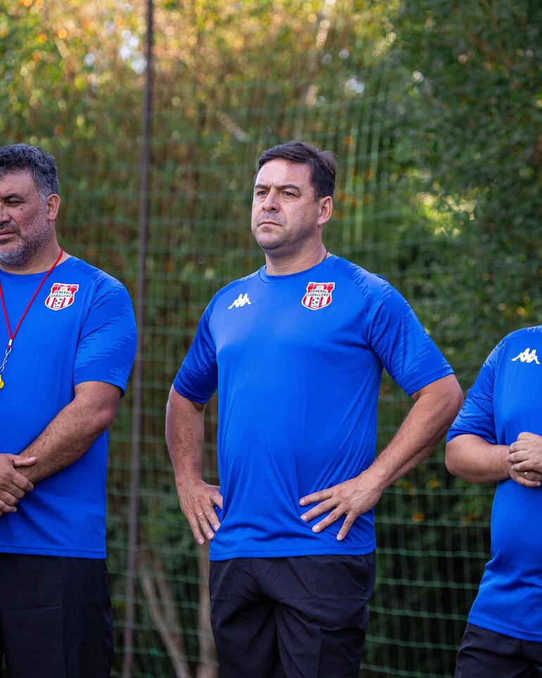 Troadio Duarte, técnico de General Caballero JLM, tiene como asistente al argentino Hugo "Chicha" Centurión.
