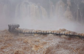 Fotografía que muestra las Cataratas del Iguazú este martes, en el Parque Nacional de Iguazú, en Foz do Iguaçu, estado de Paraná (Brasil).