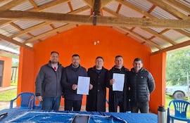 Firma del acuerdo entre Yo Creo y el PLRA en Yhú.