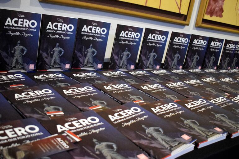 ACERO: La espada que forjó Corea recorre diferentes períodos de la historia coreana, analizando la evolución de los sables y espadas tradicionales en estrecha relación con los cambios políticos, militares y culturales que moldearon la identidad de la nación asiática.