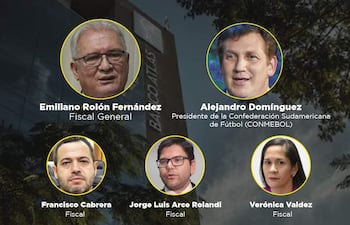 Alejandro Domínguez y Emiliano Rolón Fernández en el centro, rodeados de fiscales