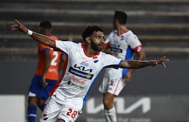 Alejandro Samudio, futbolista de Nacional, celebra un gol en el partido frente a 2 de Mayo por la fecha 3 del torneo Apertura 2026 de la Primera División de Paraguay en el estadio Arsenio Erico, en Asunción, Paraguay.