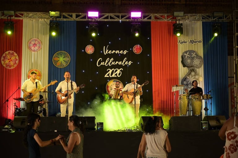 Artistas Nacionales como también internacionales pasaron por los ciclos de los "Viernes Culturales".