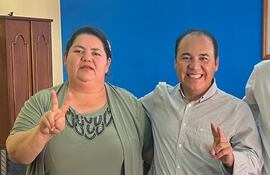 La cuestionada intendenta de Valenzuela, Mirtha Fernández (PLRA) en compañía del actual presidente del PLRA, Hugo Fleitas.