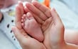 La fenilcetonuria (PKU) requiere un tratamiento de por vida basado en una dieta restringida en fenilalanina y suplementación nutricional.