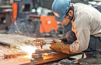 Las industrias nacionales tienen una
marcada participación en la economía
nacional.