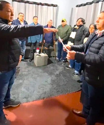 Carlos Bareiro Florentín (ANR-HC), presidente de la Junta Municipal de Quyquyhó, tomó juramento a su suegro Patrocinio Medina (ANR-HC), quien quedó al frente del órgano deliberativo local.