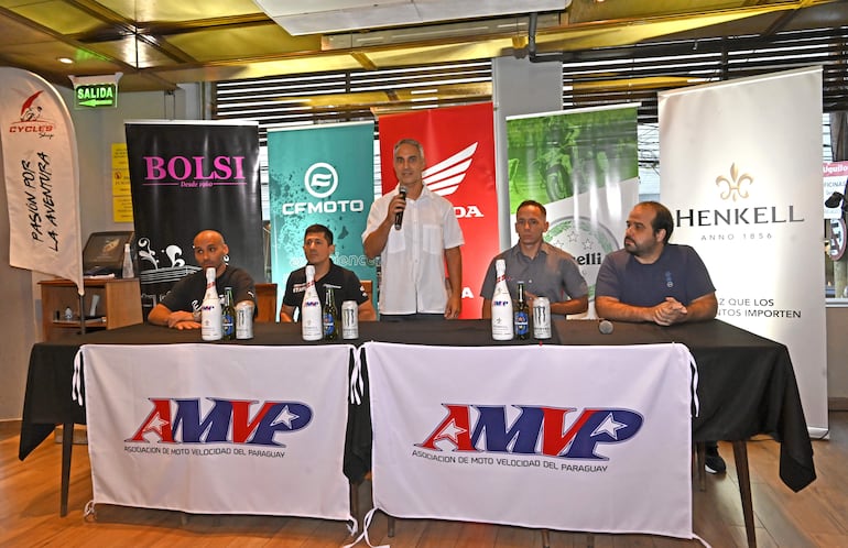 Momento exacto del inicio de la presentación oficial del certamen 2026.