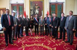 Mario Abdo Benítez recibió ayer en Palacio de López a los diputados de Fuerza Republicana.