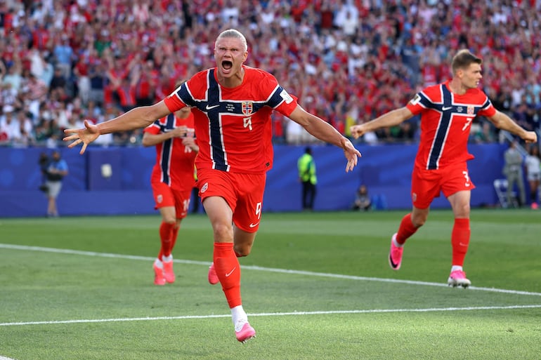 Erling Haaland #9 de Noruega celebra tras anotar el primer gol de su equipo durante el partido del Grupo I de la Copa Mundial de la FIFA 2026 entre Irak y Noruega en el Boston Stadium, en Foxborough, Massachusetts.