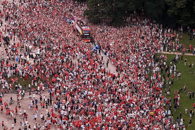 Unas 90.000 personas reciben como héroes a la Noruega de Haaland tras su histórico Mundial - Mundial de Fútbol - ABC Color