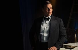 El cantante puertorriqueño, Ricky Martin interpretando a Robert en la serie de Apple TV+ 'Palm Royale'.