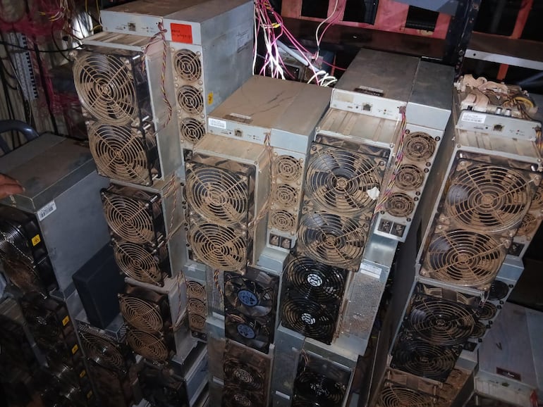 Amambay: incautan más de 50 máquinas de criptomonedas un establecimiento rural