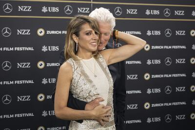 ¡Muy enamorados! Richard Gere y su esposa Alejandra Silva en la alfombra verde de 'Wisdom of Happiness' en el Zurich Film Festival (ZFF).
