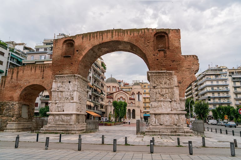 Arco y tumba de Galerio, un monumento del año 303 con bajorrelieves que representan la victoria del emperador Galerio sobre los persas, Tesalónica, Grecia.