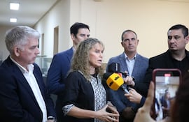 Opositores encabezados por Rocío vallejo.