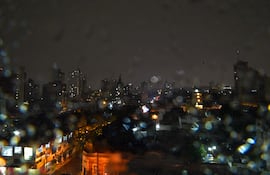 Lluvia con tormentas eléctricas.