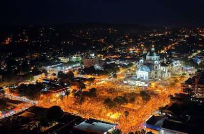 Miles de peregrinos llegaron ayer a la plaza de la Basílica para participar de la víspera y de la vigilia. Hoy a las 6:00 comenzará la misa en el mismo lugar.