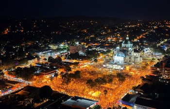 Miles de peregrinos llegaron ayer a la plaza de la Basílica para participar de la víspera y de la vigilia. Hoy a las 6:00 comenzará la misa en el mismo lugar.