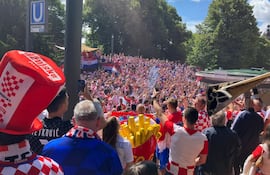 Imágenes de archivo de los hinchas de Croacia.