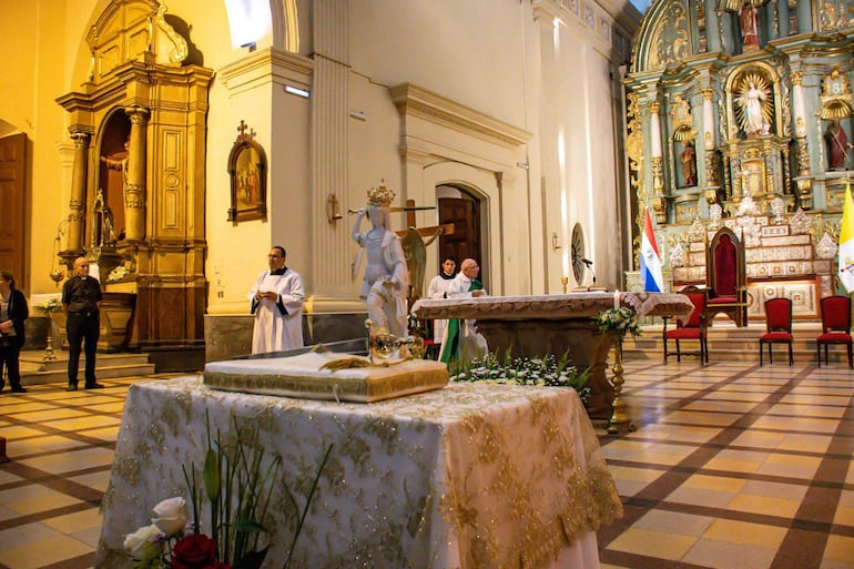 Catedral de Asunción recibió a cientos de devotos de San Miguel Arcángel