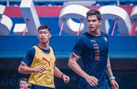 Luis Antonio Amarilla (derecha, 30 años), autor del gol de Cerro Porteño.