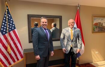 Reunión entre el encargado de negocios de EE.UU., Joe Salazar, y el contralor Camilo Benítez.