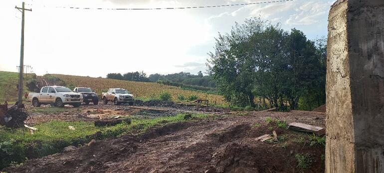 Agentes del Ministerio Público revisaron la situación del puente sobre el arroyo Karajay del asentamiento San Jorge del distrito de Tomás Romero Pereira, Itapúa.