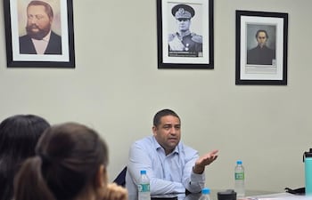 El diputado José Rodríguez (ANR-HC) recibió las contrapropuestas de gremios de las fuerzas públicas sobre la reforma de la Caja Fiscal.