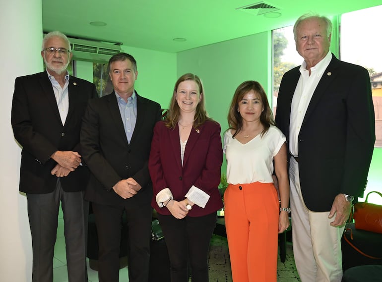 José Luis Salomón, Ricardo dos Santos, Tracyanne Saunders, Patricia Toyotoshi y Peter Hansen. 