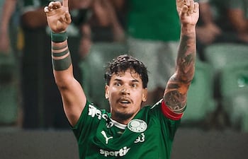 El zaguero y capitán paraguayo de Palmeiras, Gustavo Raúl Gómez Portillo (32 años) celebrando un tanto por el campeonato Brasileirão 2026.