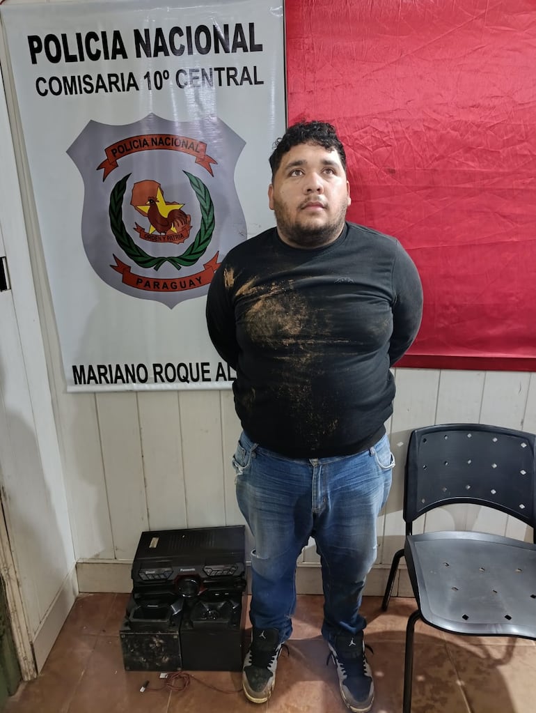 Nelson Esteban Brítez Rojas, oriundo de Paraguarí, con orden captura por hurto, es otro de los detenidos durante el procedimiento.