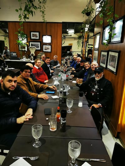 Reunión de algunos de los históricos vicecampeones mundiales del '76, con el Senador Luis Pettengil. Este miércoles habrá un homenaje en el Senado.