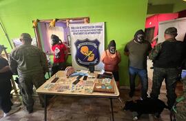 Operativos antidrogas en Asunción y Villa Elisa terminan con varias detenciones.