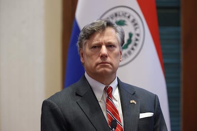 El subsecretario de Estado de los Estados Unidos, Christopher Landau, habla durante una rueda de prensa este lunes, en Asunción.