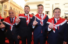 Basilio "Bachi" Núñez, Pedro Alliana, Santiago Peña y Horacio Cartes, en el acto llevado a cabo en el Panteón Nacional, por el aniversario de la Asociación Nacional Republicana (ANR).