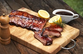 Costillas de cerdo al sake.
