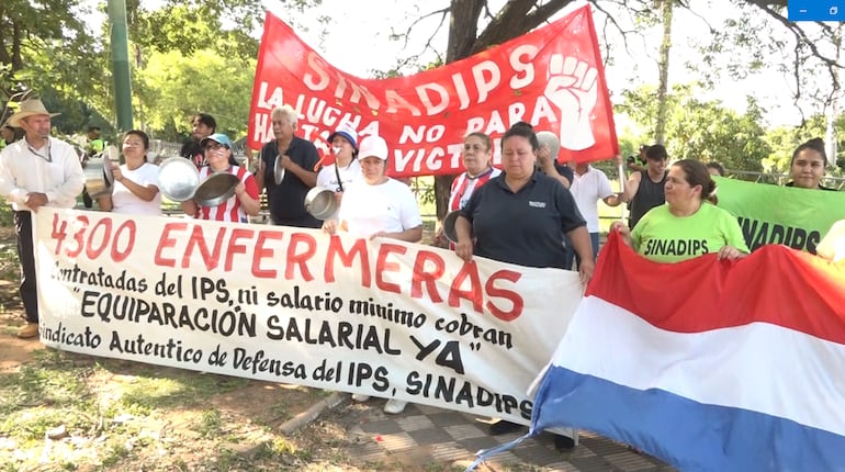 Manifestacion de enfermeras frente al congreso, imagen de ABC TV 27-11-2025