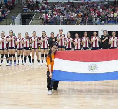 Formación de la selección paraguaya de handbol U13 que conquistó el título Centro América “Paraguay 2025” ayer en el COP.