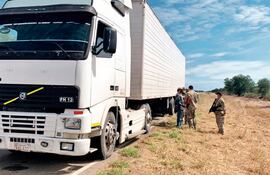 Una asociación criminal transnacional roba maquinarias en un país, para venderlas en un mercado externo, y lo obtenido se deposita en cuentas offshore.