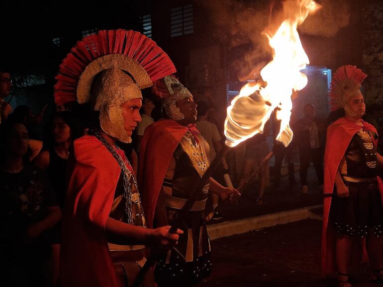 Currusú Rapé en Yaguarón con el elenco de teatro YARA, dirigido por Genn Servin y organizado por la Municipalidad.