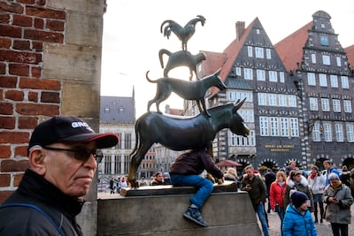 Estatua de bronce que representa a los Músicos de Bremen en Bremen, Alemania.