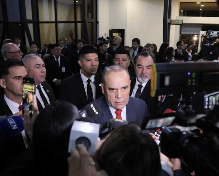 Bachi defiende gestión de Peña en salud pese a la falta de medicamentos y precariedades Bachi defiende gestión de Peña en salud pese a la falta de medicamentos y precariedades