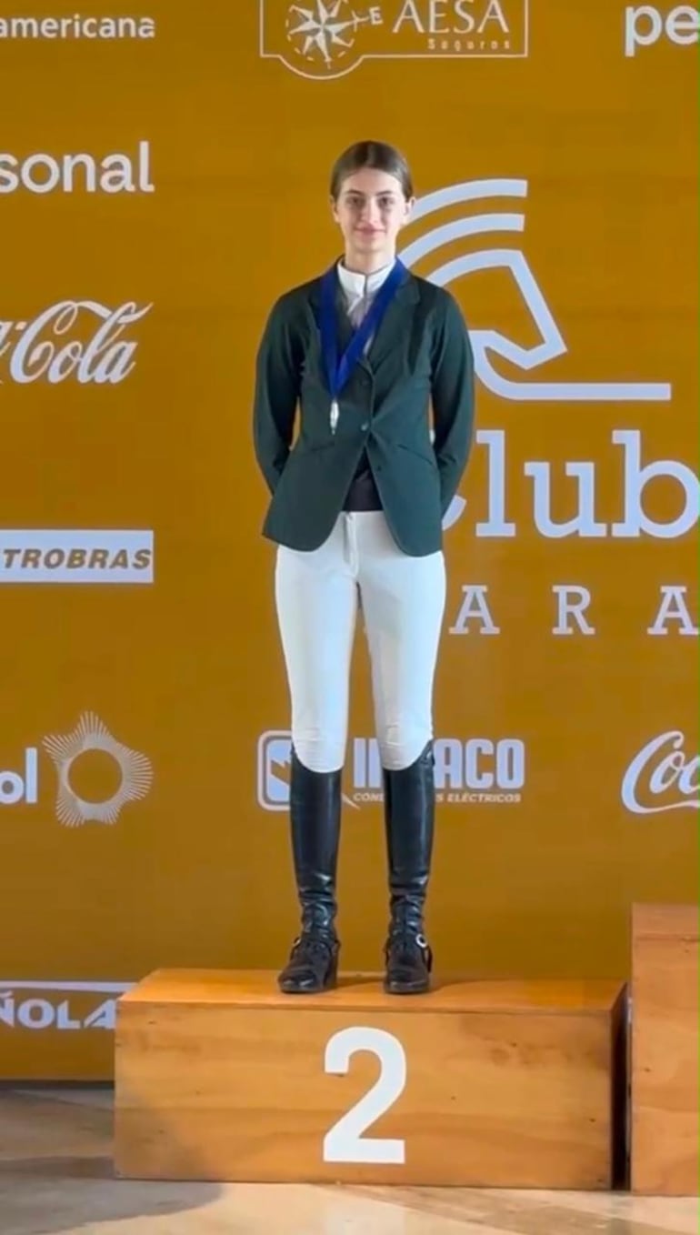 Giovanna Santi debutó en la categoría 1.20 metros, quedando como escolta.
