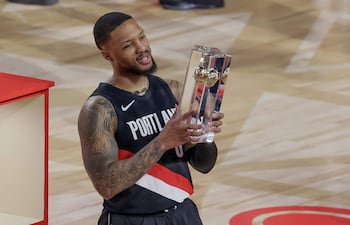 Damian Lillard, de Portland, ganó el concurso de triples. EFE