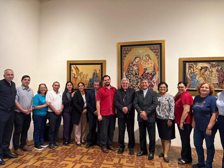 El cardenal Adalberto Martínez y miembros de la Comisión Episcopal para la Protección de Menores, durante la reunión del lunes.