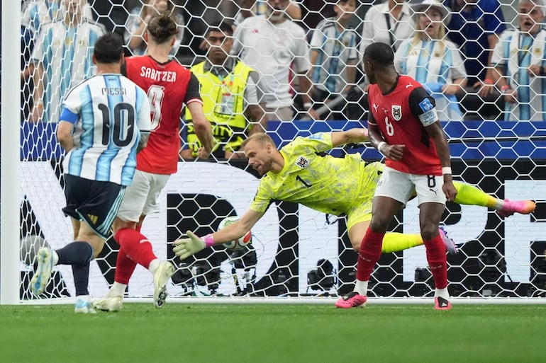 El "10" de la Albiceleste se redimió y se convirtió en el máximo goleador de los mundiales.