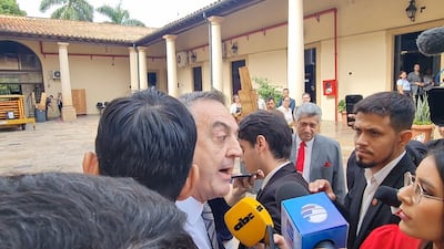 Diputado Yamil Esgaib en una más de sus agresiones a periodistas.