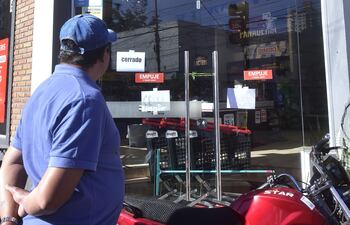 Local de Biggie en las calles Azara esq. Estados Unidos CERRADO. Economia 13 de agosto de 2025.
Foto Diego Peralbo