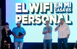 Marilina, Pichi, Carlos Jenkins, gerente de marketing de Personal, y Juan Carlos Pepe, CEO de Personal.